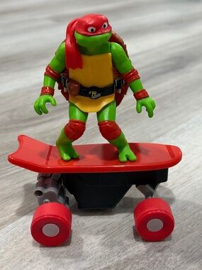 TMNT Mutant Mayhem Raphael Sewer Shredders Skateboard Figure 5in (No Remote)